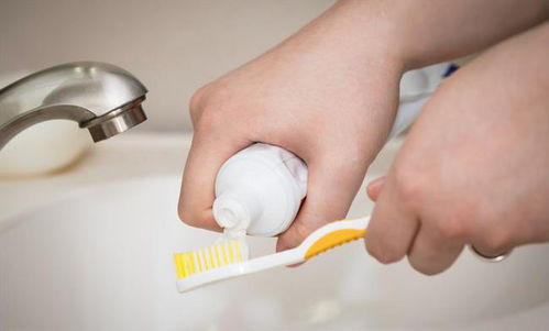 你可能每天在無(wú)效刷牙 牙齒清潔用品的正確選擇與使用